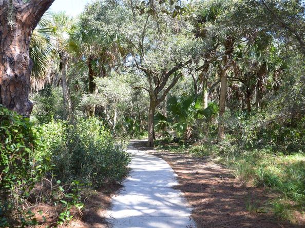 425 Pumpkin Dr, Palm Beach Gardens FL 33410