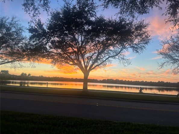 425 Pumpkin Dr, Palm Beach Gardens FL 33410