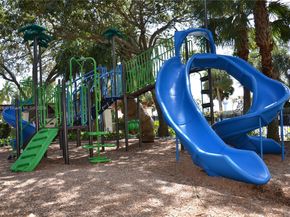425 Pumpkin Dr, Palm Beach Gardens FL 33410