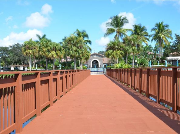425 Pumpkin Dr, Palm Beach Gardens FL 33410