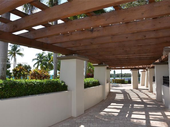 425 Pumpkin Dr, Palm Beach Gardens FL 33410