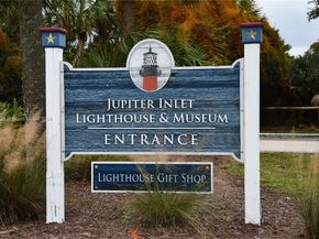 425 Pumpkin Dr, Palm Beach Gardens FL 33410