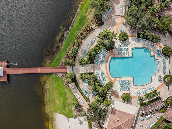 425 Pumpkin Dr, Palm Beach Gardens FL 33410