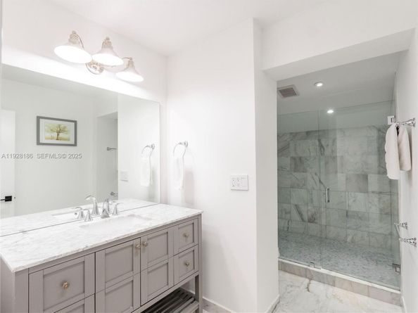 317 Bayberry Dr, Plantation FL 33317