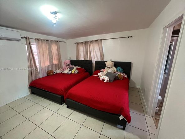 317 W 36th St, Hialeah FL 33012