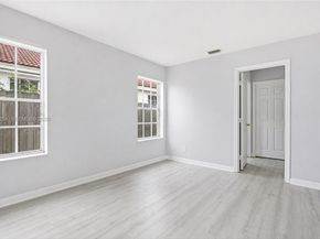 727 Lake Blvd, Weston FL 33326