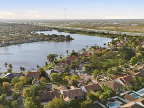 727 Lake Blvd, Weston FL 33326