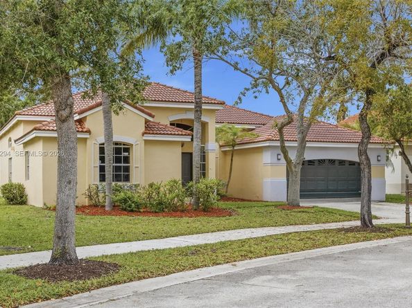 727 Lake Blvd, Weston FL 33326