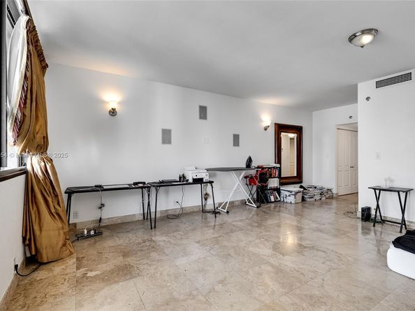 520 Brickell Key Dr A1817, Miami FL 33131