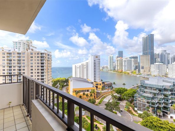 520 Brickell Key Dr A1817, Miami FL 33131