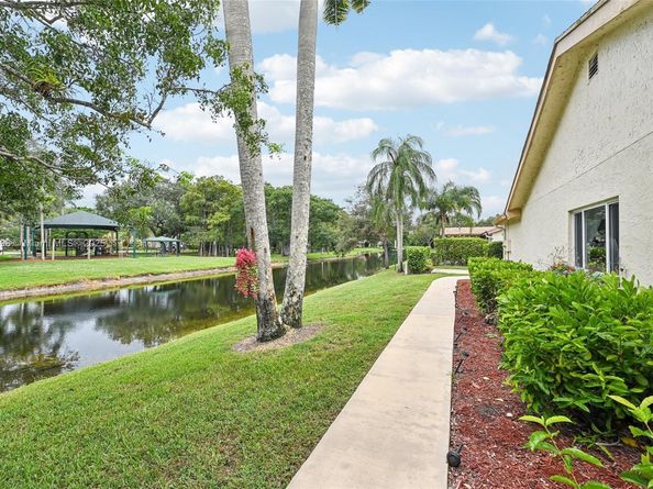 4314 Acacia Cir, Coconut Creek FL 33066