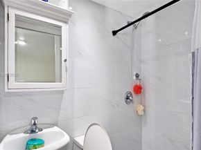 1461 E 7th Ct, Hialeah FL 33010