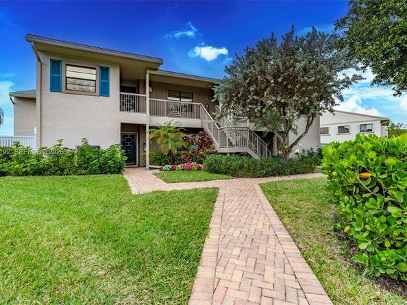 2 Eastgate Dr C, Boynton Beach FL 33436