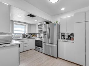 5041 SW 11th St, Plantation FL 33317