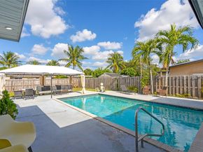 5041 SW 11th St, Plantation FL 33317