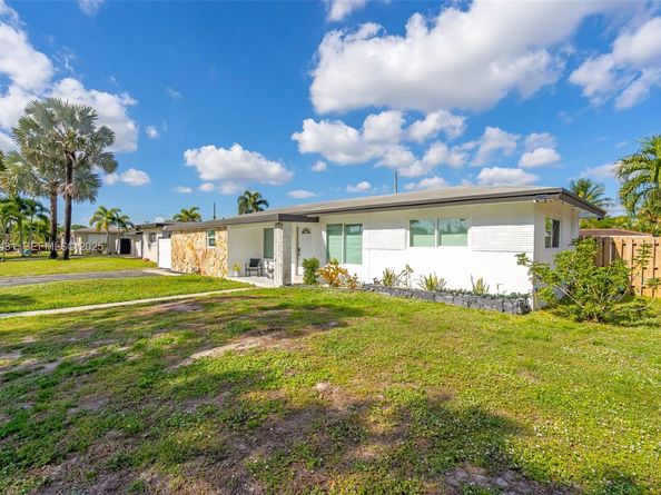 5041 SW 11th St, Plantation FL 33317