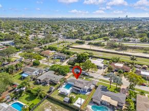 5041 SW 11th St, Plantation FL 33317