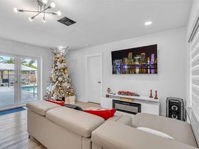 5041 SW 11th St, Plantation FL 33317