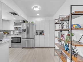 5041 SW 11th St, Plantation FL 33317