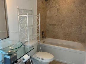 350 S Miami Ave 2913, Miami FL 33130