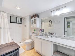 601 Ives Dairy Rd 00, Miami FL 33179