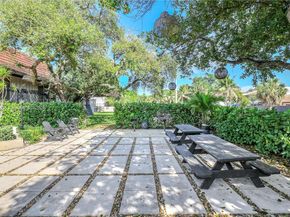 601 Ives Dairy Rd 00, Miami FL 33179