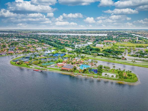 5466 SW 187th Ter, Miramar FL 33029