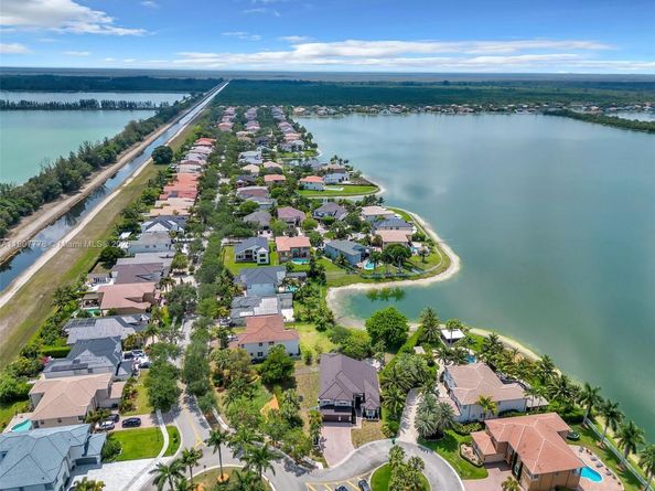 5466 SW 187th Ter, Miramar FL 33029