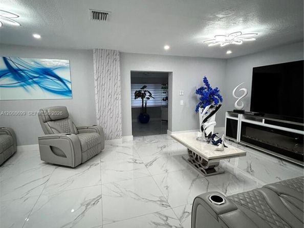 367 W 33rd St, Hialeah FL 33012