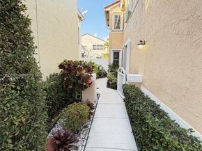 10840 NW 46th Dr, Coral Springs FL 33076