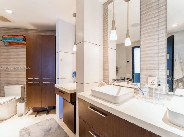 808 Brickell Key 1406, Miami FL 33131