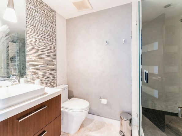 808 Brickell Key 1406, Miami FL 33131