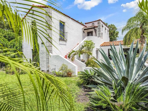 577 NW 120th St, Miami FL 33168