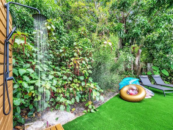 577 NW 120th St, Miami FL 33168