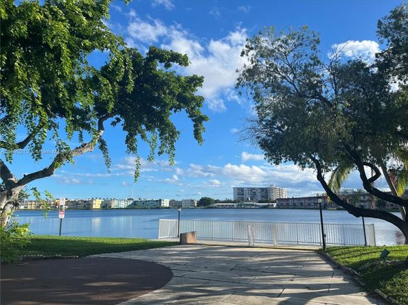 19001 NE 14th Ave 107, Miami FL 33179