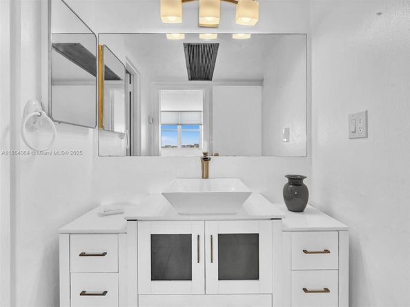 3140 S Ocean Dr 1902, Hallandale Beach FL 33009