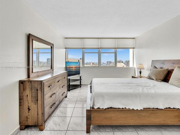 3140 S Ocean Dr 1902, Hallandale Beach FL 33009