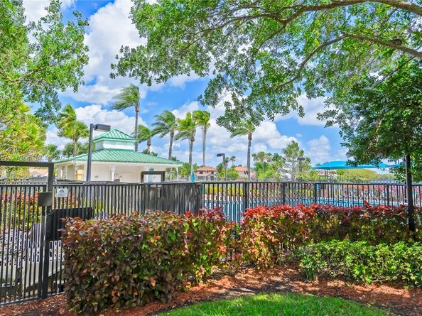 17510 NW 7th Ct, Pembroke Pines FL 33029