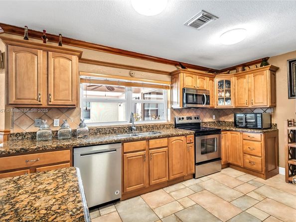 17510 NW 7th Ct, Pembroke Pines FL 33029