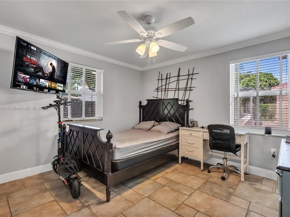 17510 NW 7th Ct, Pembroke Pines FL 33029