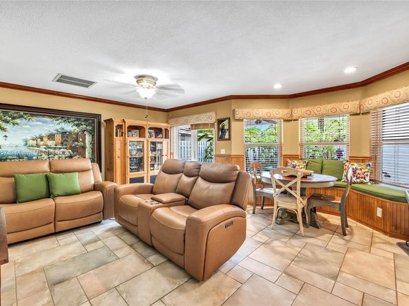 17510 NW 7th Ct, Pembroke Pines FL 33029