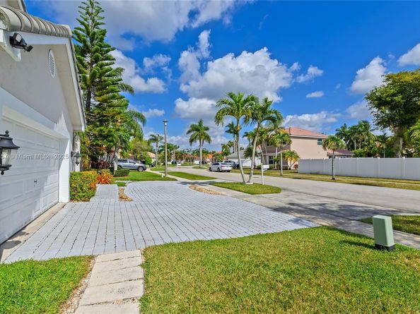 17510 NW 7th Ct, Pembroke Pines FL 33029