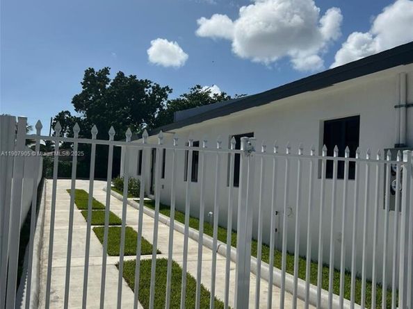 11980 SW 213th st, Miami FL 33177