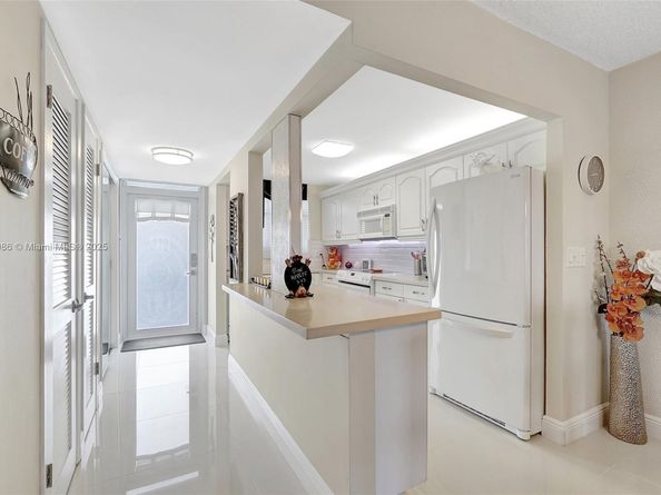 410 Golden Isles Dr 603, Hallandale Beach FL 33009