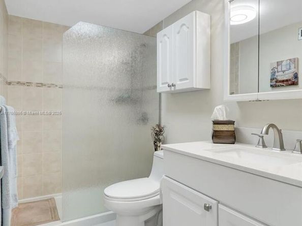 410 Golden Isles Dr 603, Hallandale Beach FL 33009
