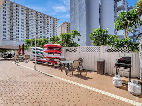410 Golden Isles Dr 603, Hallandale Beach FL 33009