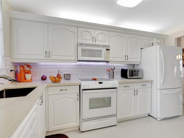 410 Golden Isles Dr 603, Hallandale Beach FL 33009