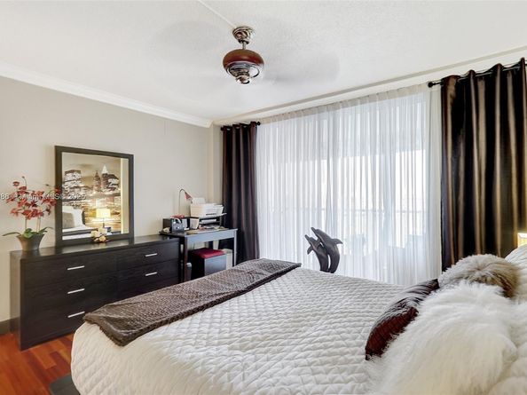 410 Golden Isles Dr 603, Hallandale Beach FL 33009