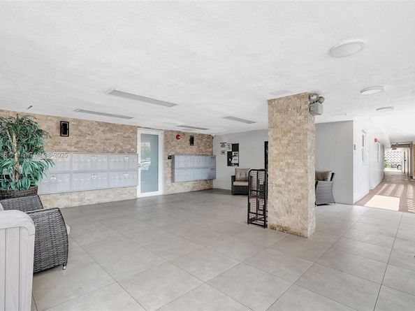410 Golden Isles Dr 603, Hallandale Beach FL 33009