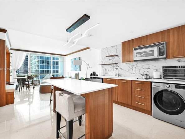 6801 Collins Ave 811 (door 810), Miami Beach FL 33141